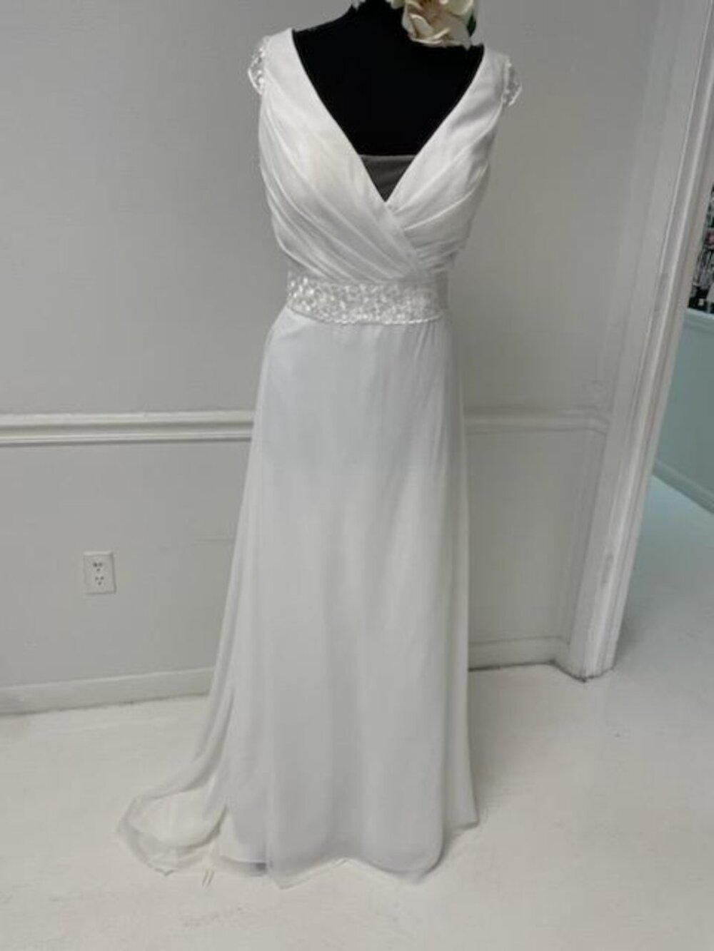 Mary's Aline Chiffon Ivory Gown w Cap Sleeve Size 14